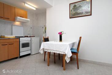 Molunat, Salle à manger dans l’hébergement en type apartment, WiFi.