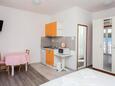 Blagovaonica Molunat, Blagovaonica u smještaju tipa studio-apartment, dostupna klima i WiFi.