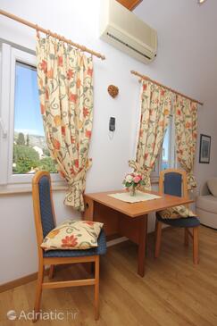 Dining room Mlini, Dining room in the studio-apartment, dostupna klima i WIFI.