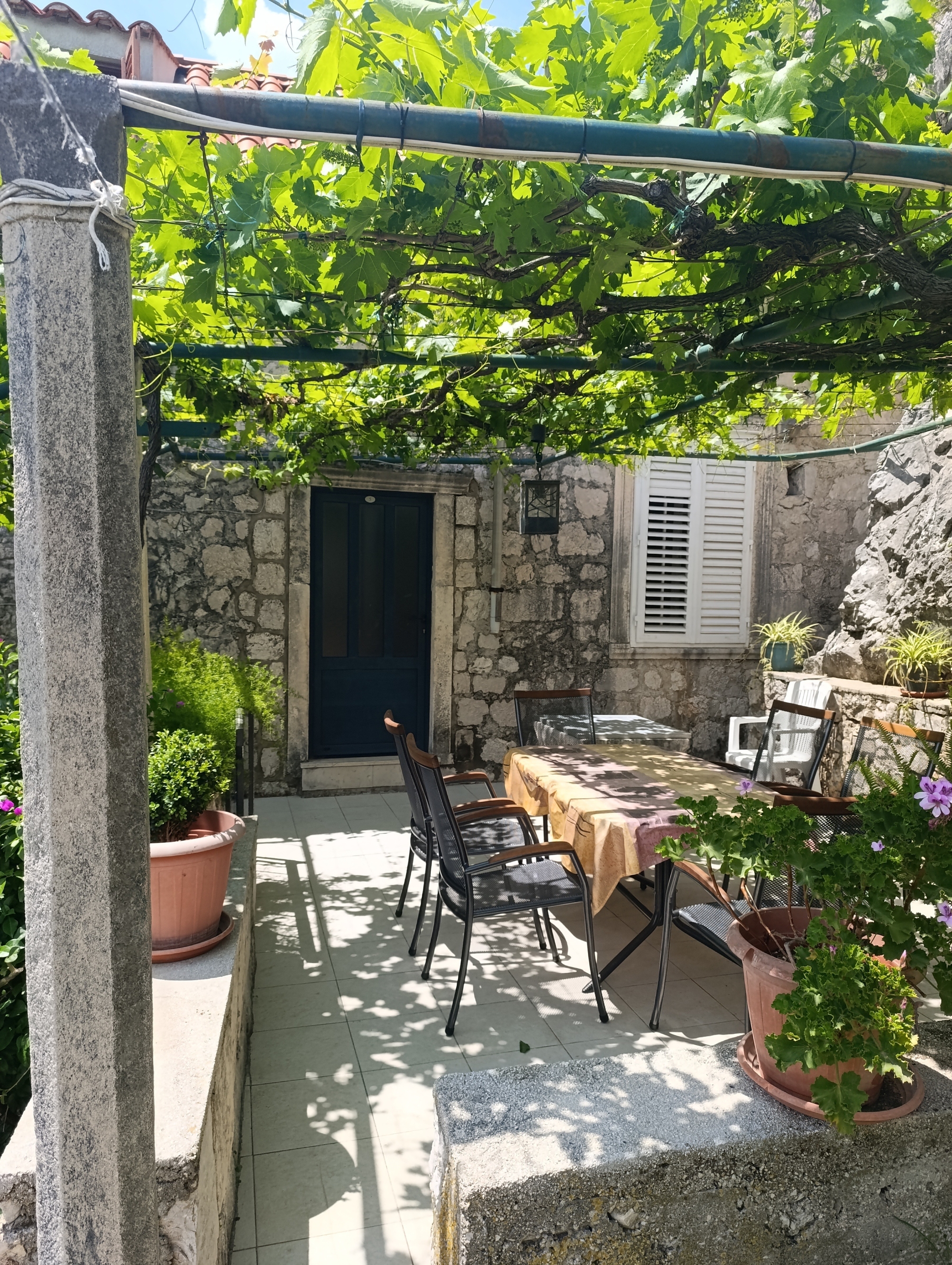 Two bedroom apartment near beach Zaton Mali, Dubrovnik  A-a