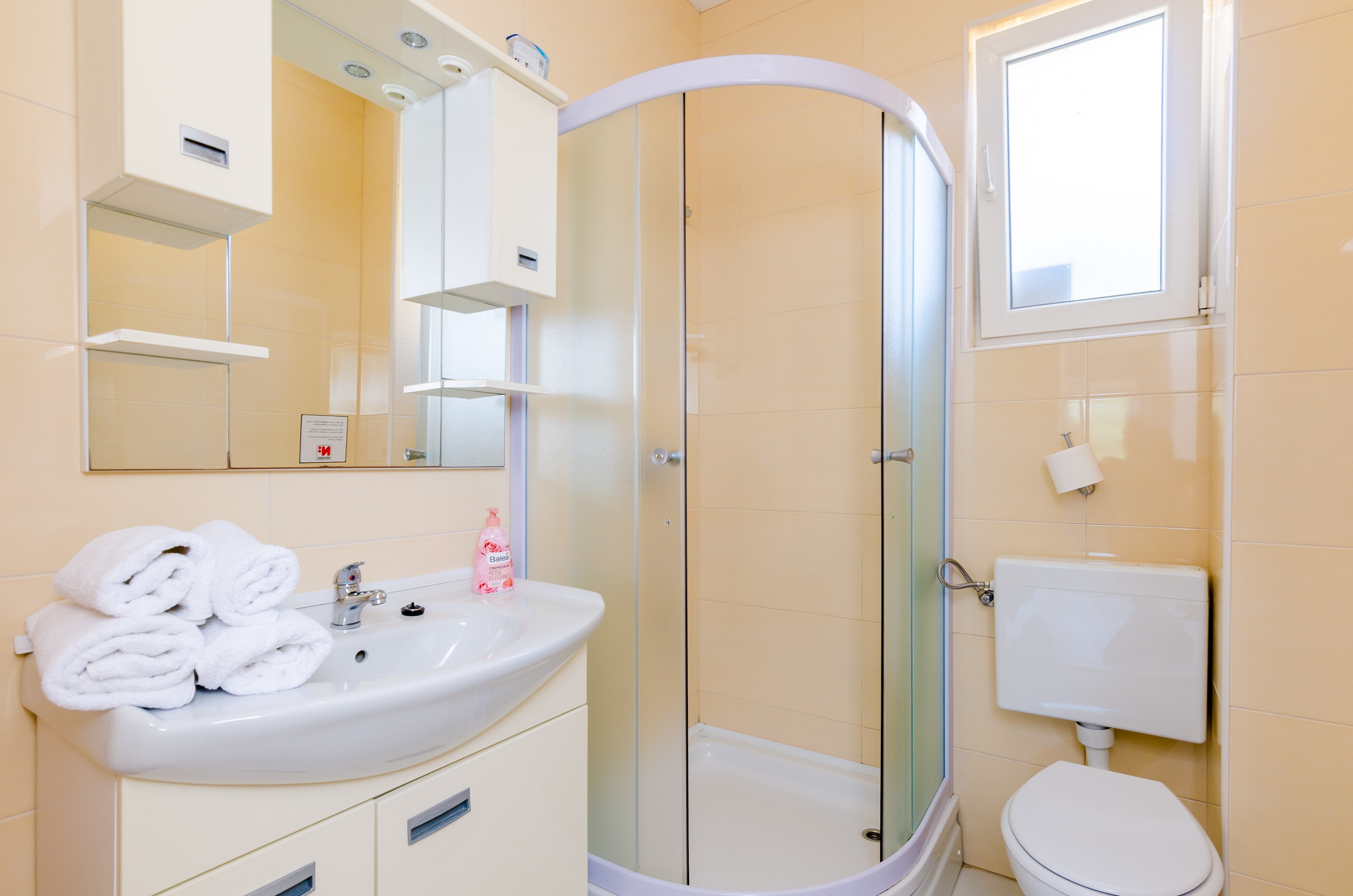 One bedroom apartment near beach Slađenovići, Dubrovnik  A-a