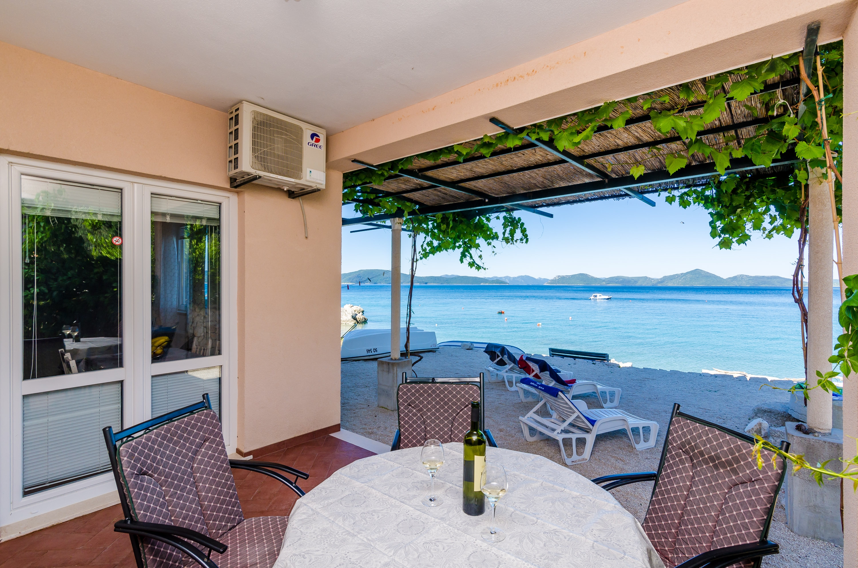 One bedroom apartment near beach Slađenovići, Dubrovnik  A-a