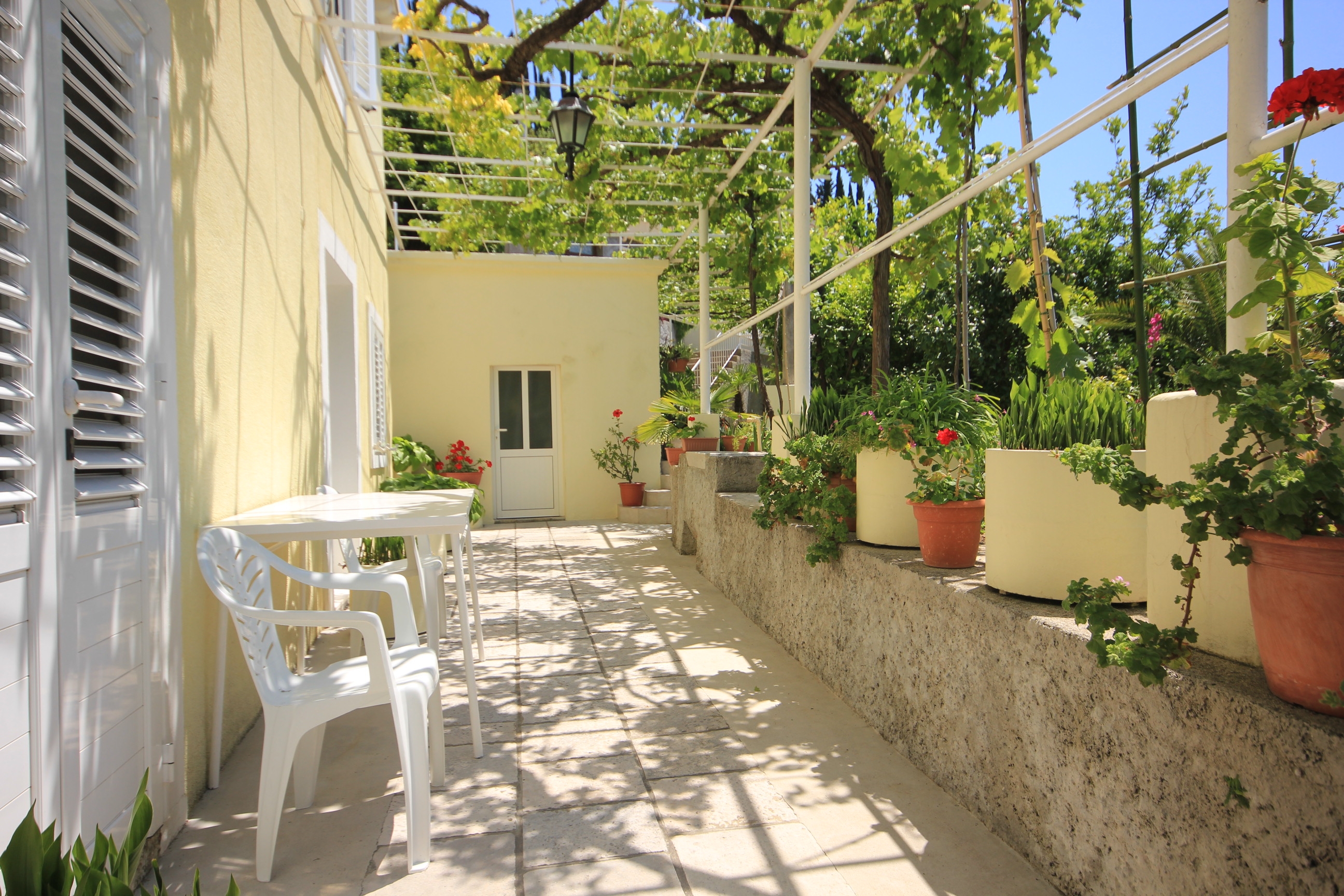Three bedroom apartment with terrace Trsteno, Dubrovnik  A-a