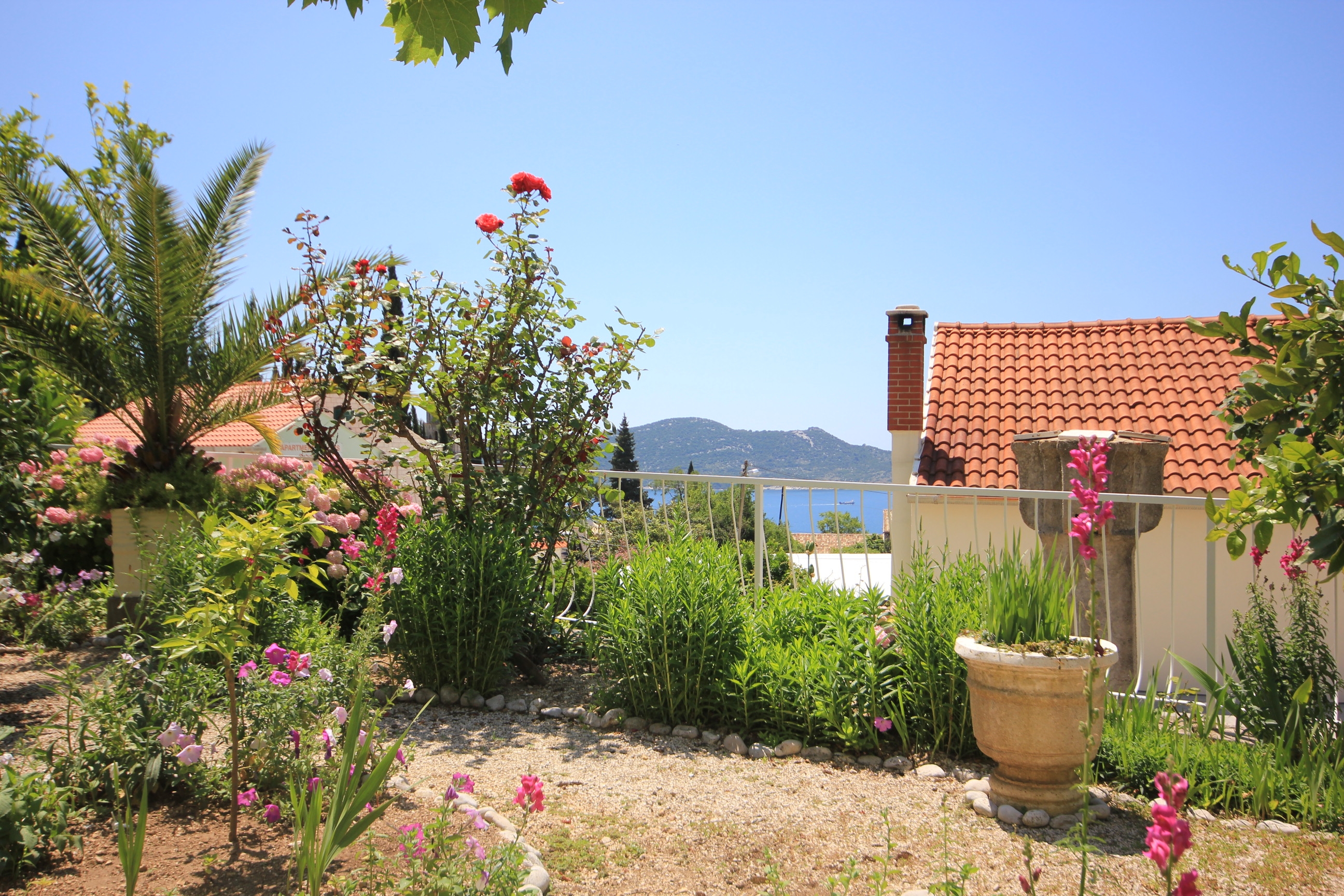 Three bedroom apartment with terrace Trsteno, Dubrovnik  A-a