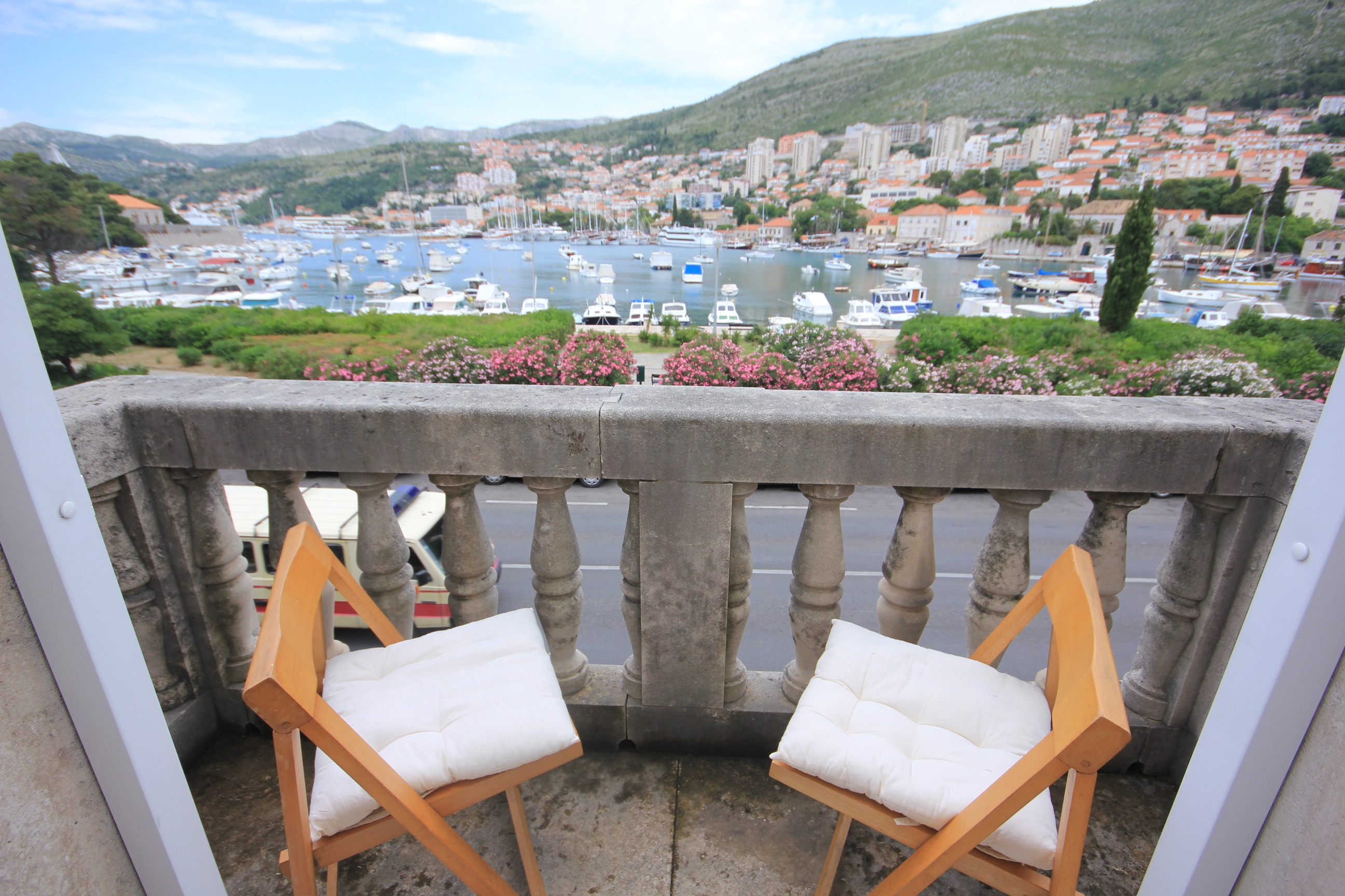 Two bedroom apartment with balcony and sea view Dubrovnik  A-a