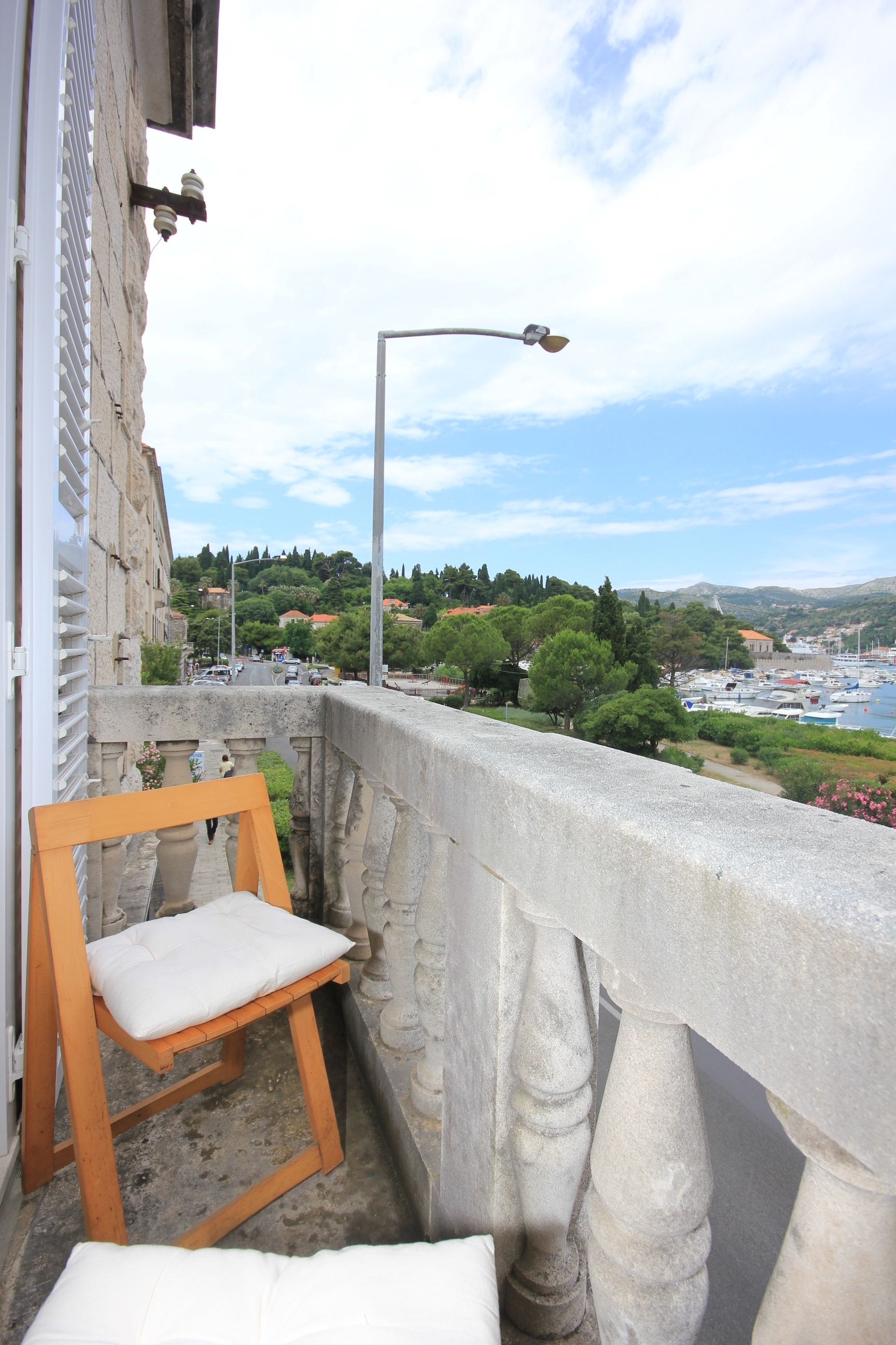 Two bedroom apartment with balcony and sea view Dubrovnik  A-a