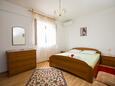 Brsečine, Bedroom 4 in the apartment, air condition available, (pet friendly) and WiFi.