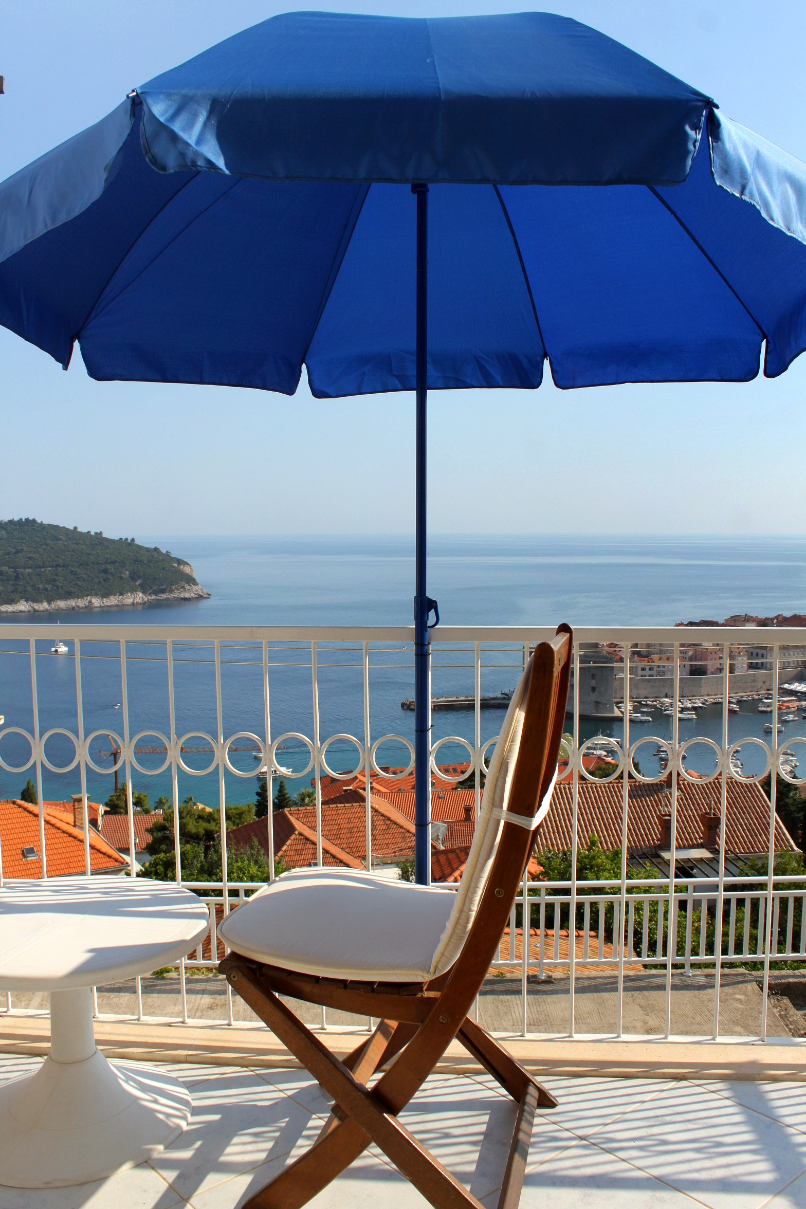 Three bedroom apartment with balcony and sea view Dubrovnik  A-b