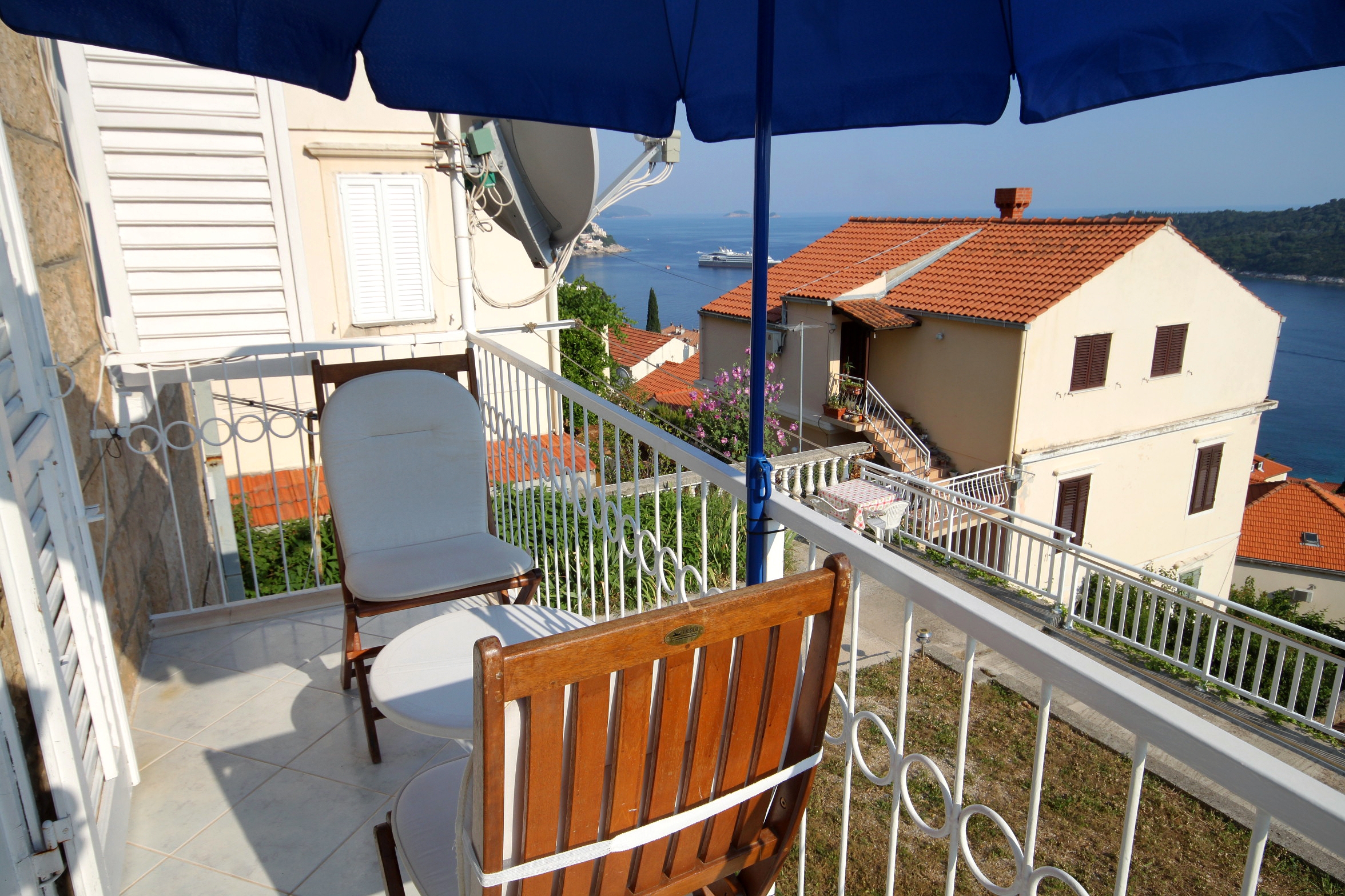 Three bedroom apartment with balcony and sea view Dubrovnik (A-9099-b) Three bedroom apartment with balcony and sea view Dubrovnik (A-9099-b)