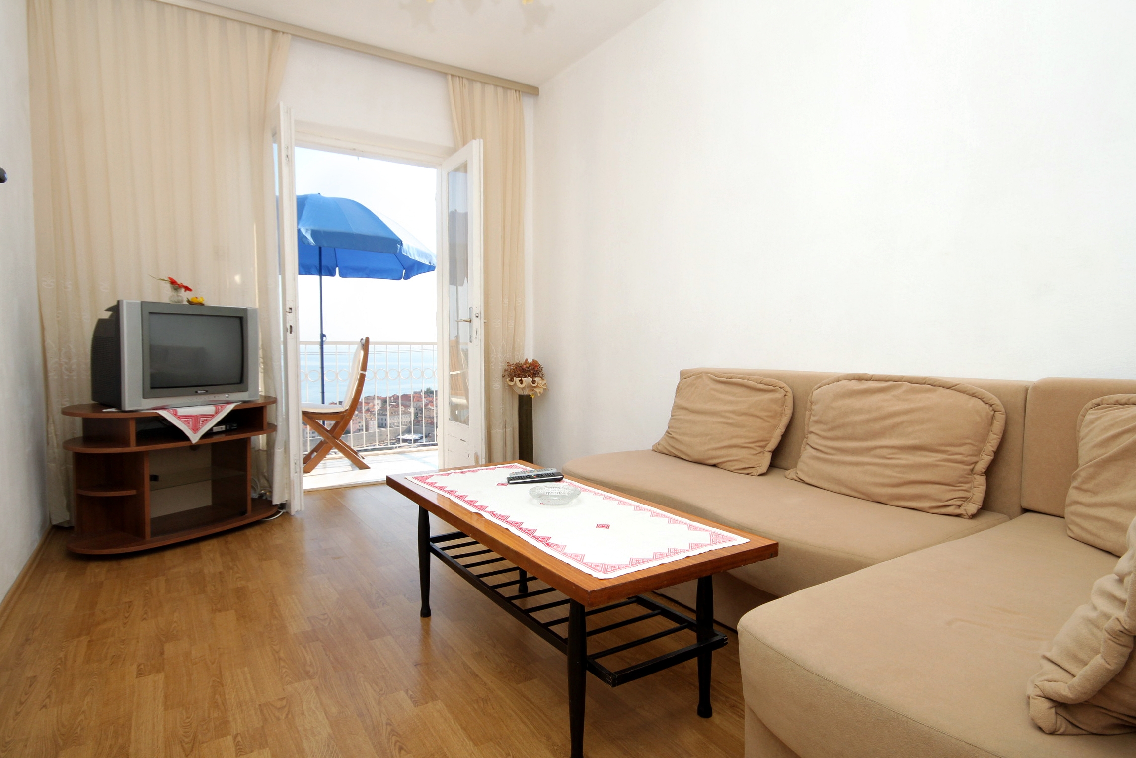 Three bedroom apartment with balcony and sea view Dubrovnik (A-9099-b) Three bedroom apartment with balcony and sea view Dubrovnik (A-9099-b)