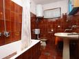 Bathroom 1 Sali, Bathroom 1 in the apartment, (pet friendly) and WiFi.