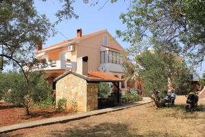 Apartments by the sea Sutomišćica, Ugljan - 912