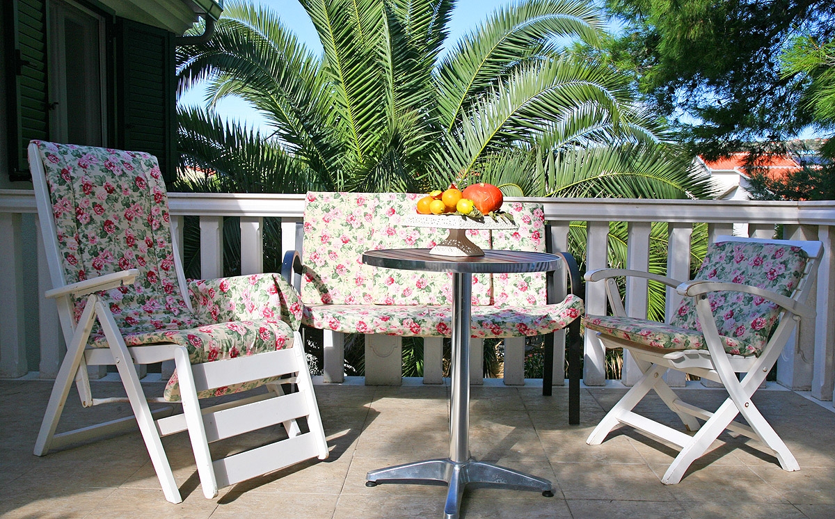 Two bedroom apartment near beach Sevid, Trogir  A-b