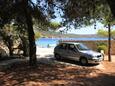 Sevid, Trogir, Parkeerplaats 9125 - Appartementen near sea with pebble beach.