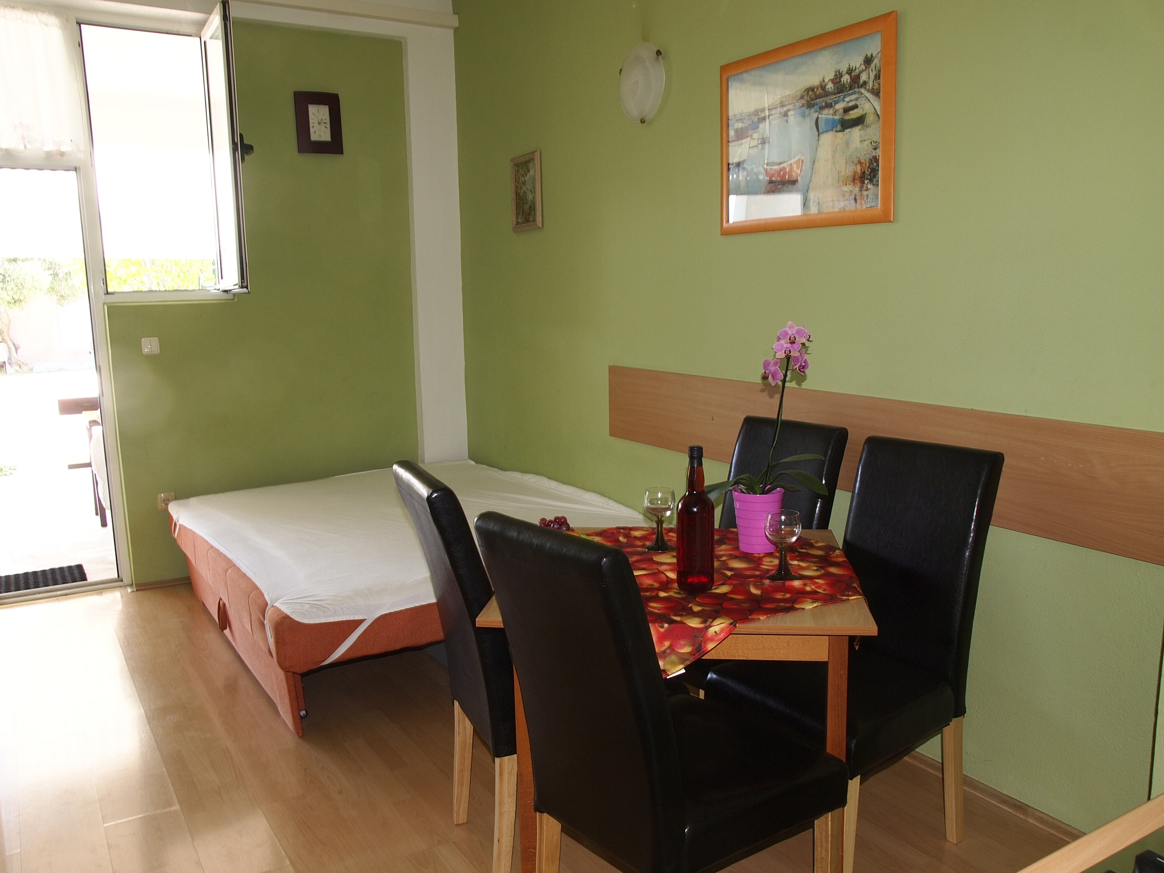 One bedroom apartment with terrace Makarska (A-9129-d)