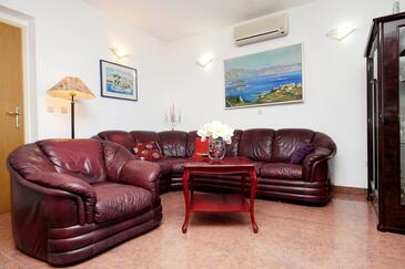 Living room Lumbarda, Living room in the apartment, dostupna klima i WIFI.