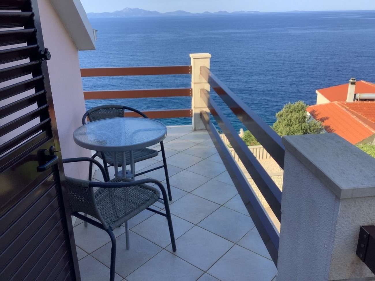 Two bedroom apartment with terrace and sea view Zavalatica, Korčula (A-9137-a)