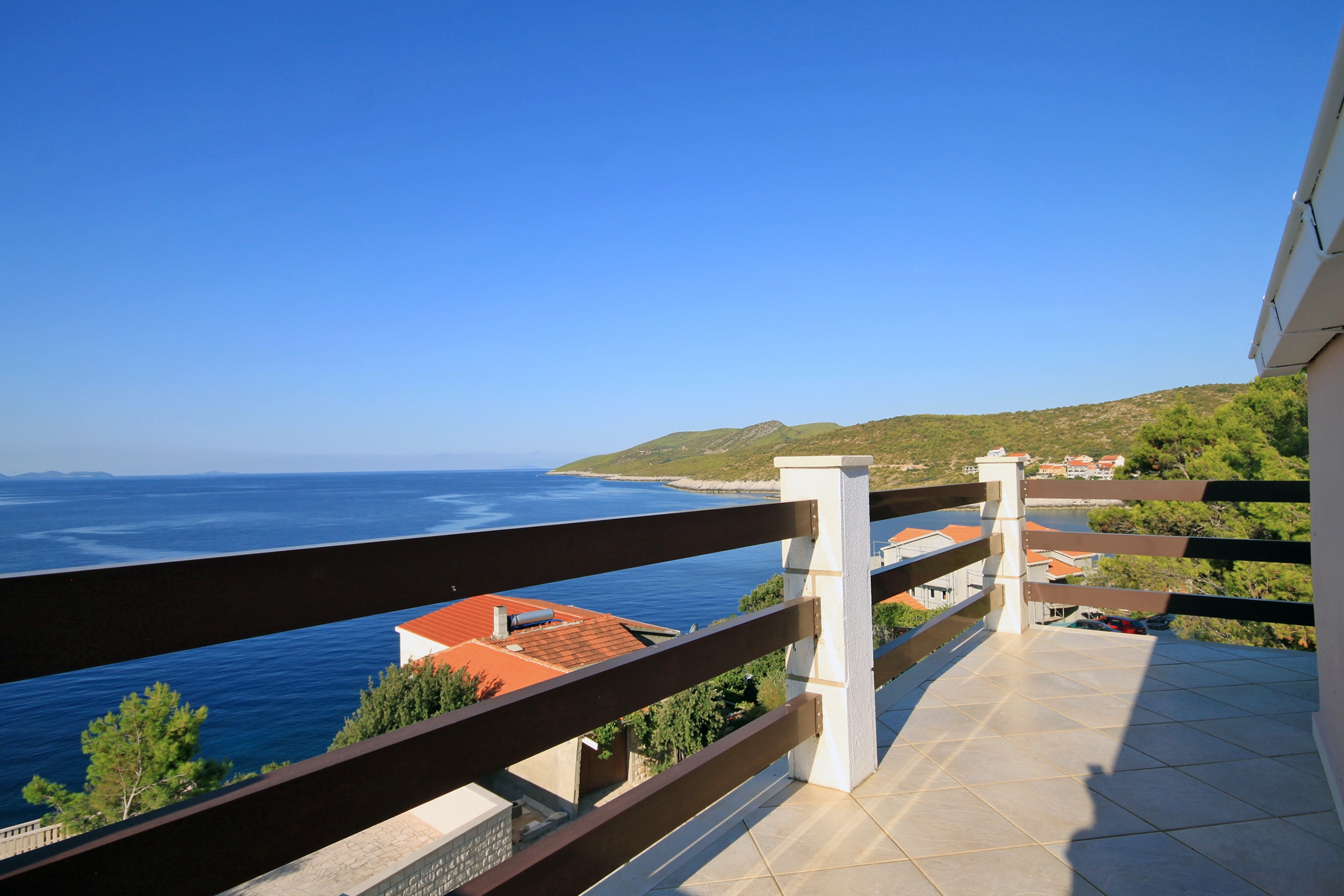 Two bedroom apartment with terrace and sea view Zavalatica, Korčula  A-a