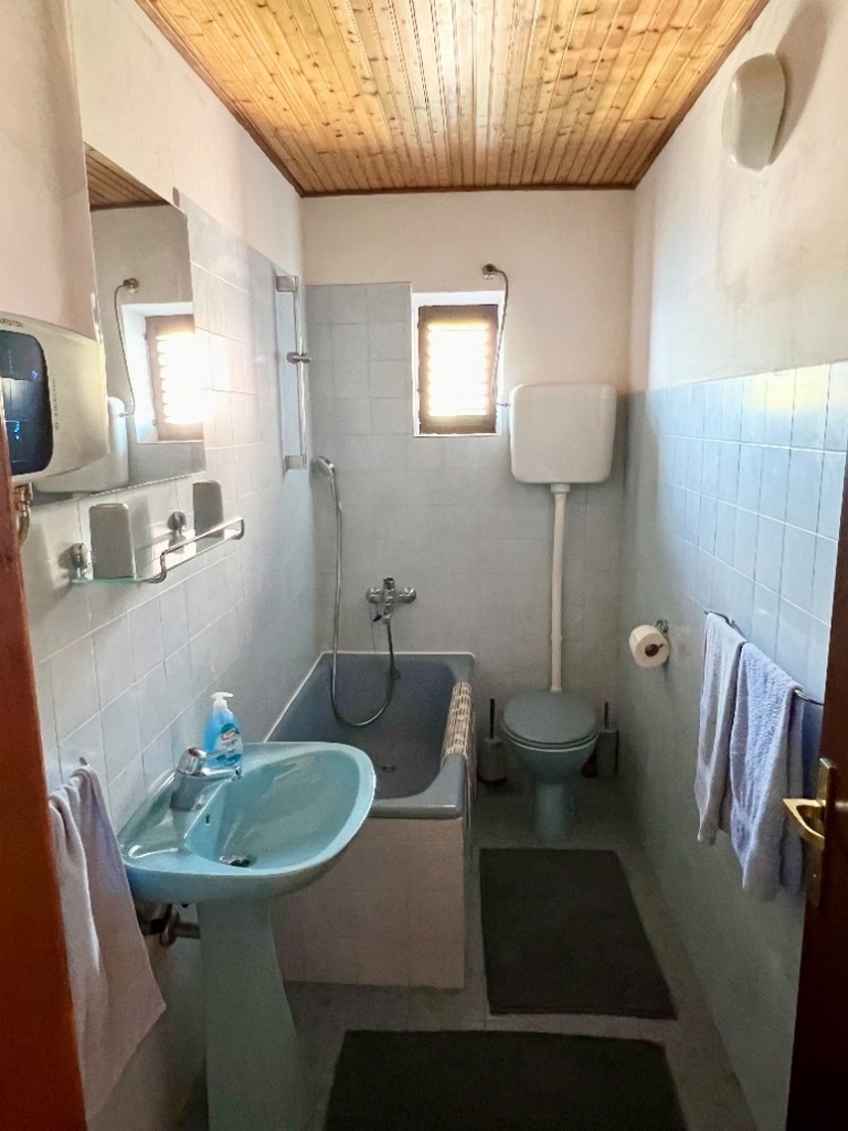 Two bedroom apartment with terrace and sea view Zavalatica, Korčula  A-a
