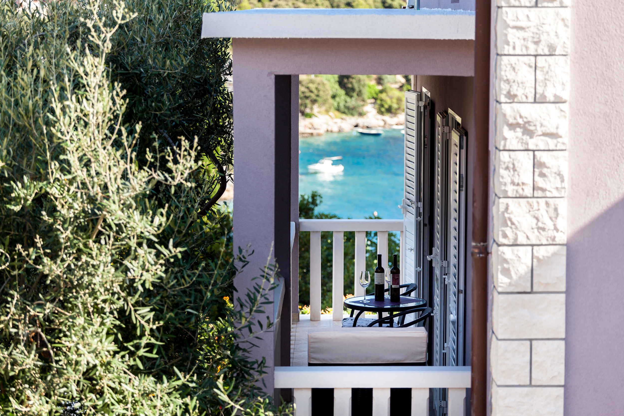 Three bedroom apartment with terrace and sea view Brna, Korčula  A-a