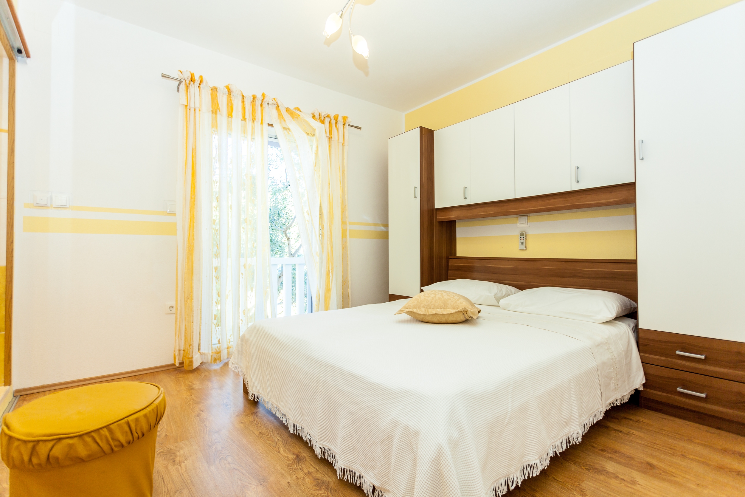 Three bedroom apartment with terrace and sea view Brna, Korčula  A-a