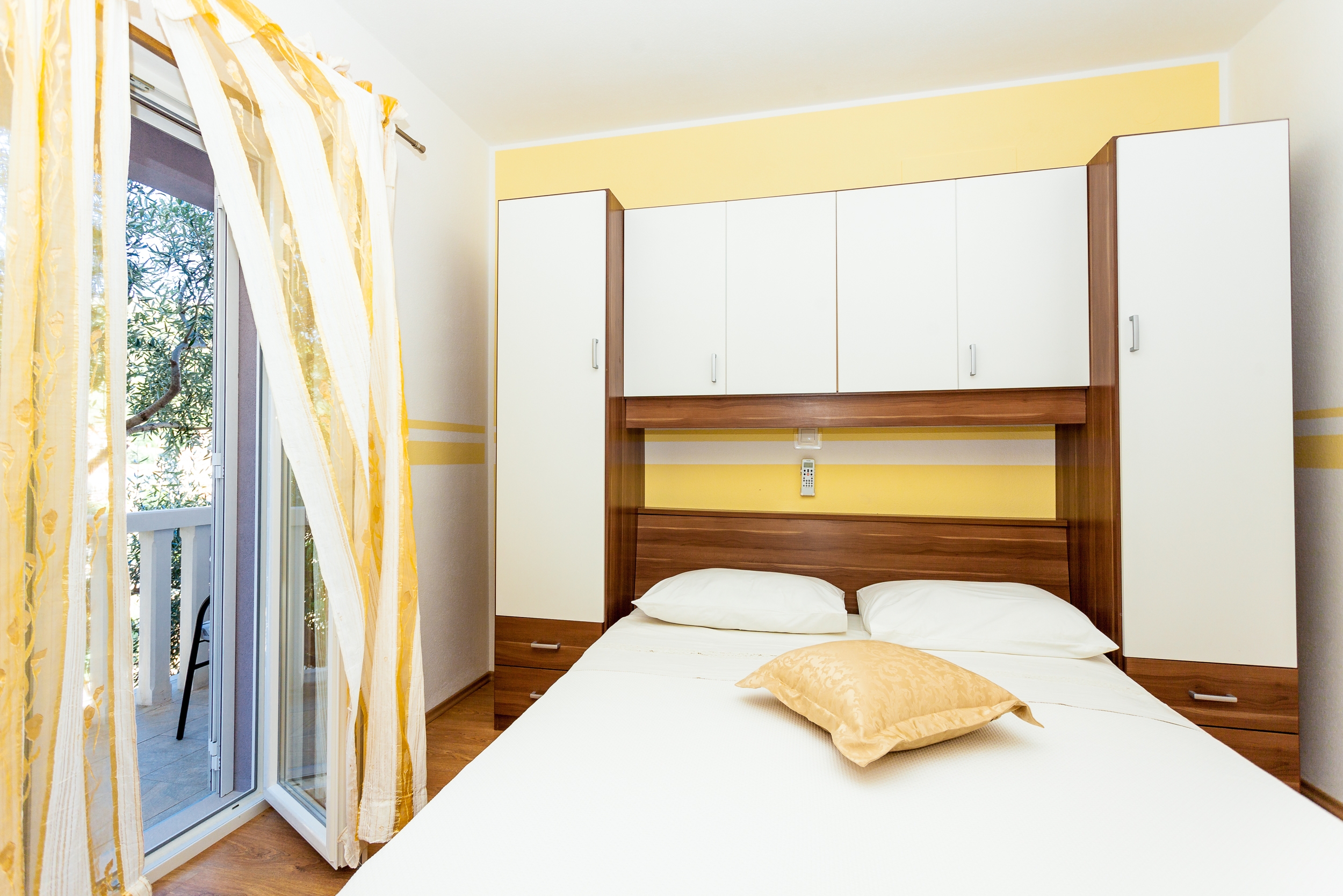 Three bedroom apartment with terrace and sea view Brna, Korčula  A-a