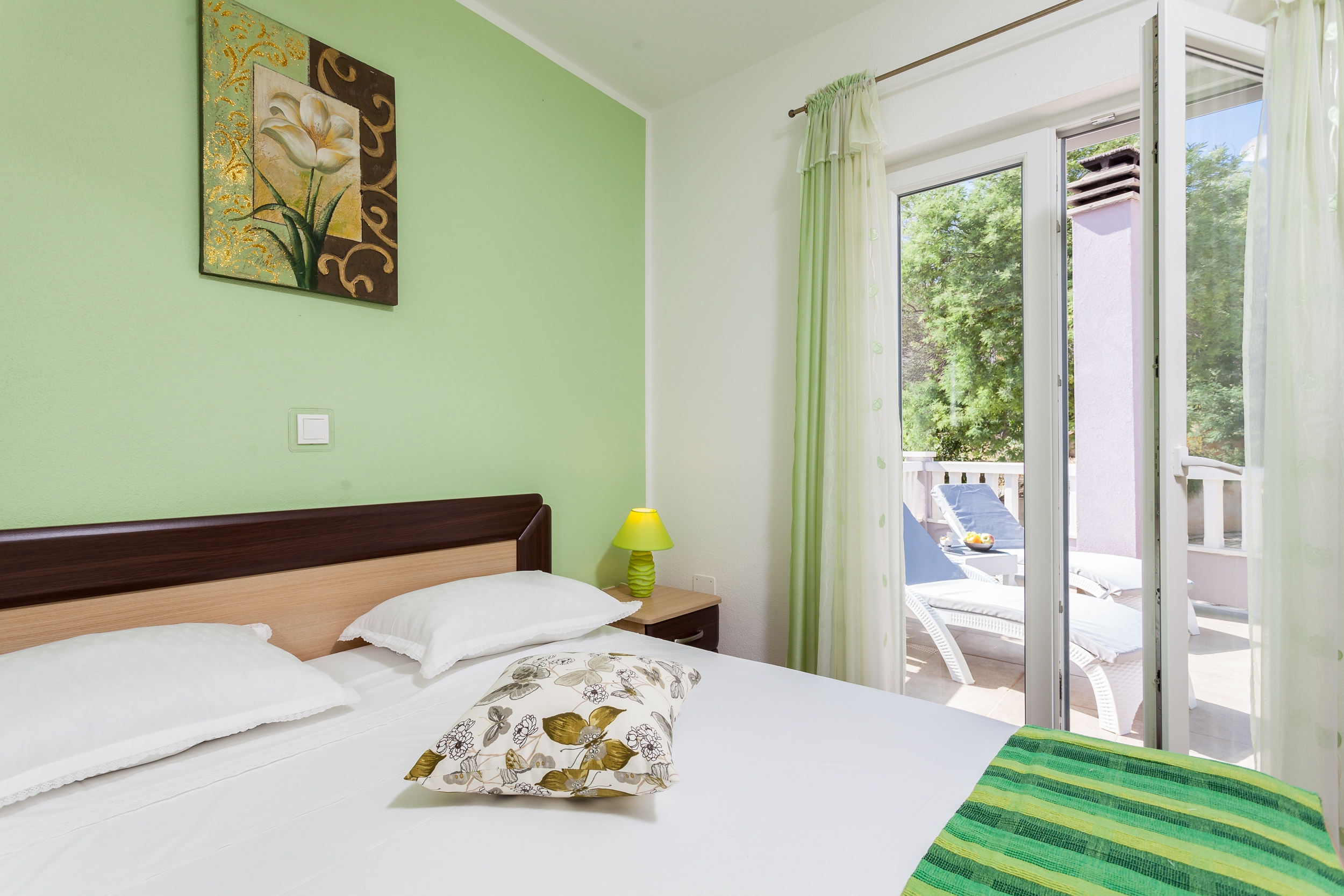 Three bedroom apartment with terrace and sea view Brna, Korčula  A-a