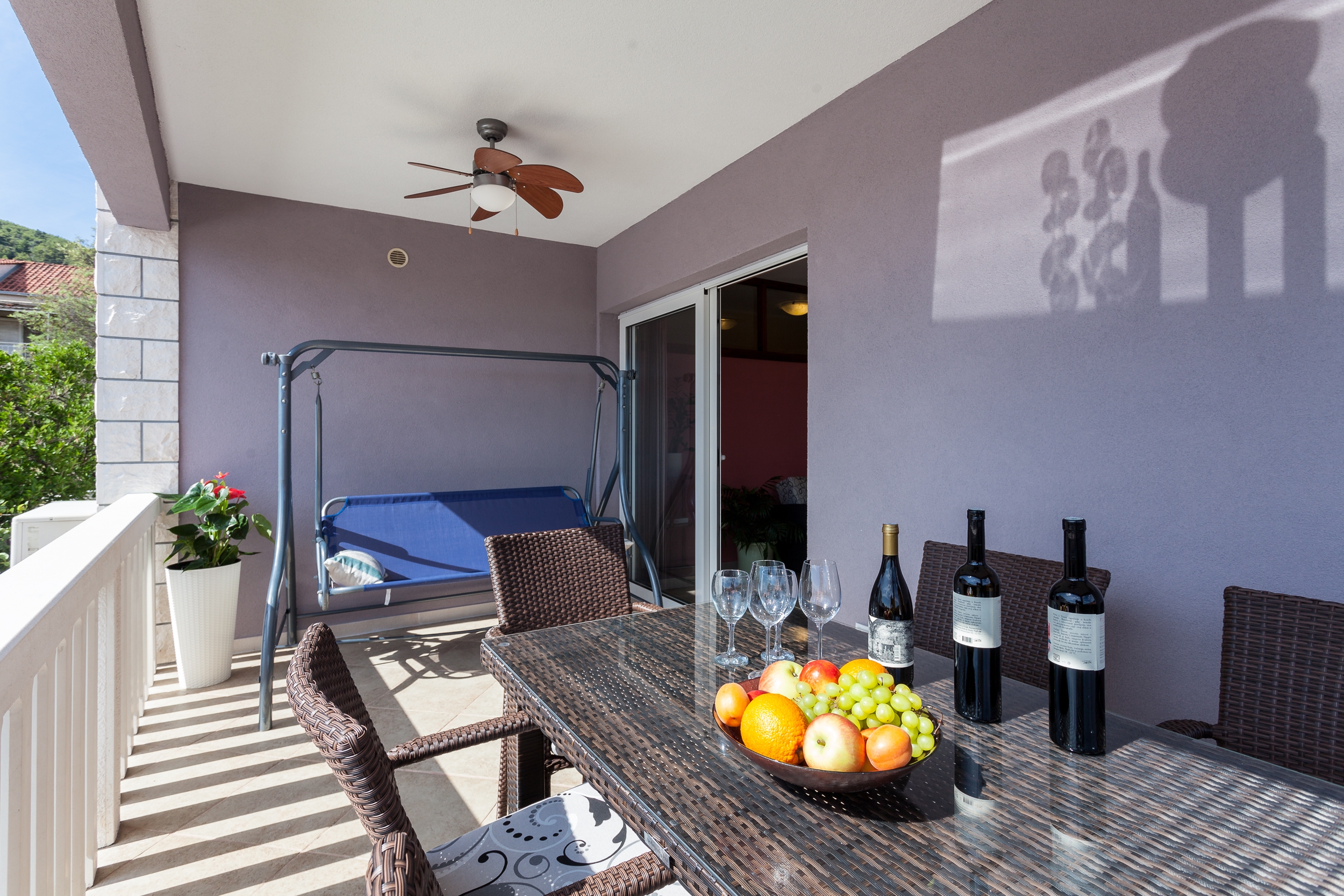 Three bedroom apartment with terrace and sea view Brna, Korčula  A-a