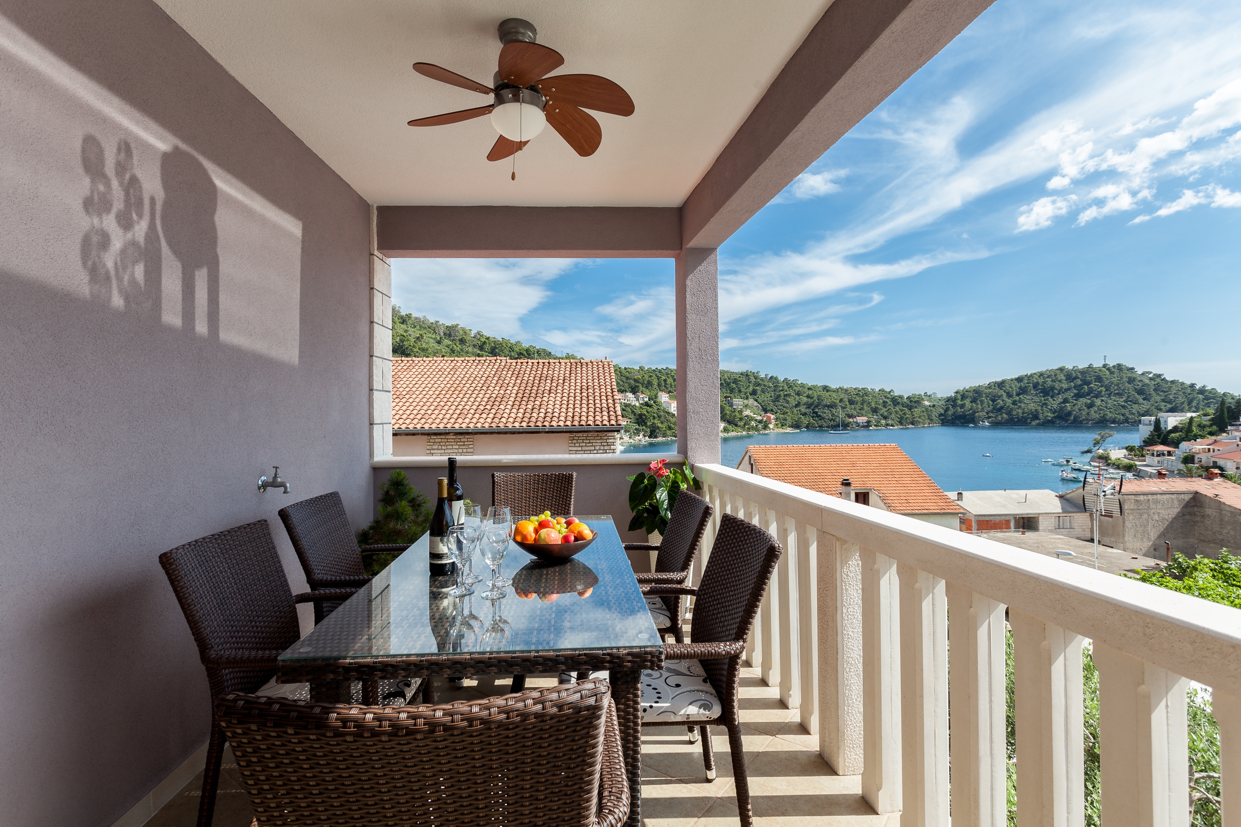 Three bedroom apartment with terrace and sea view Brna, Korčula  A-a