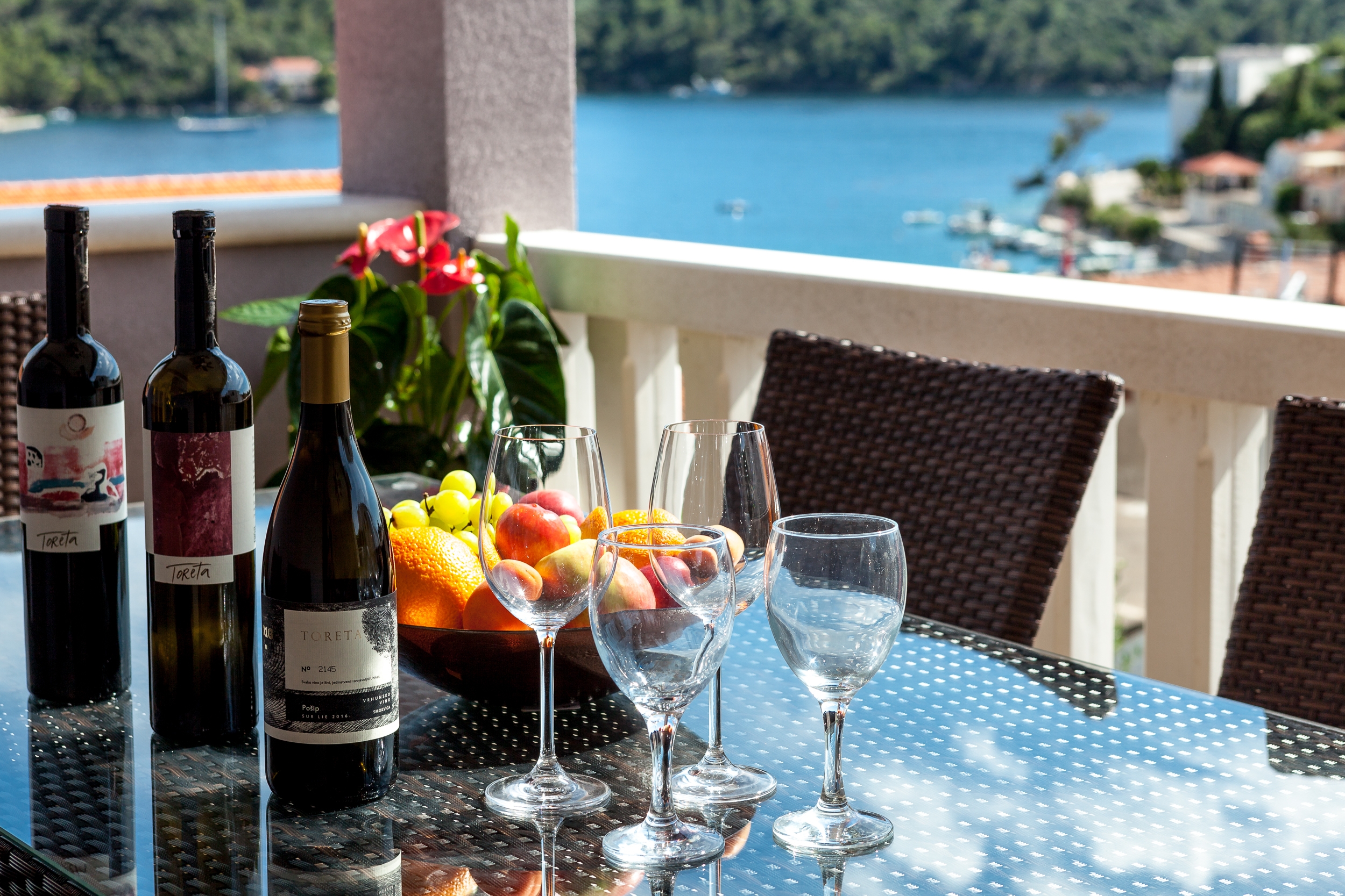 Three bedroom apartment with terrace and sea view Brna, Korčula  A-a