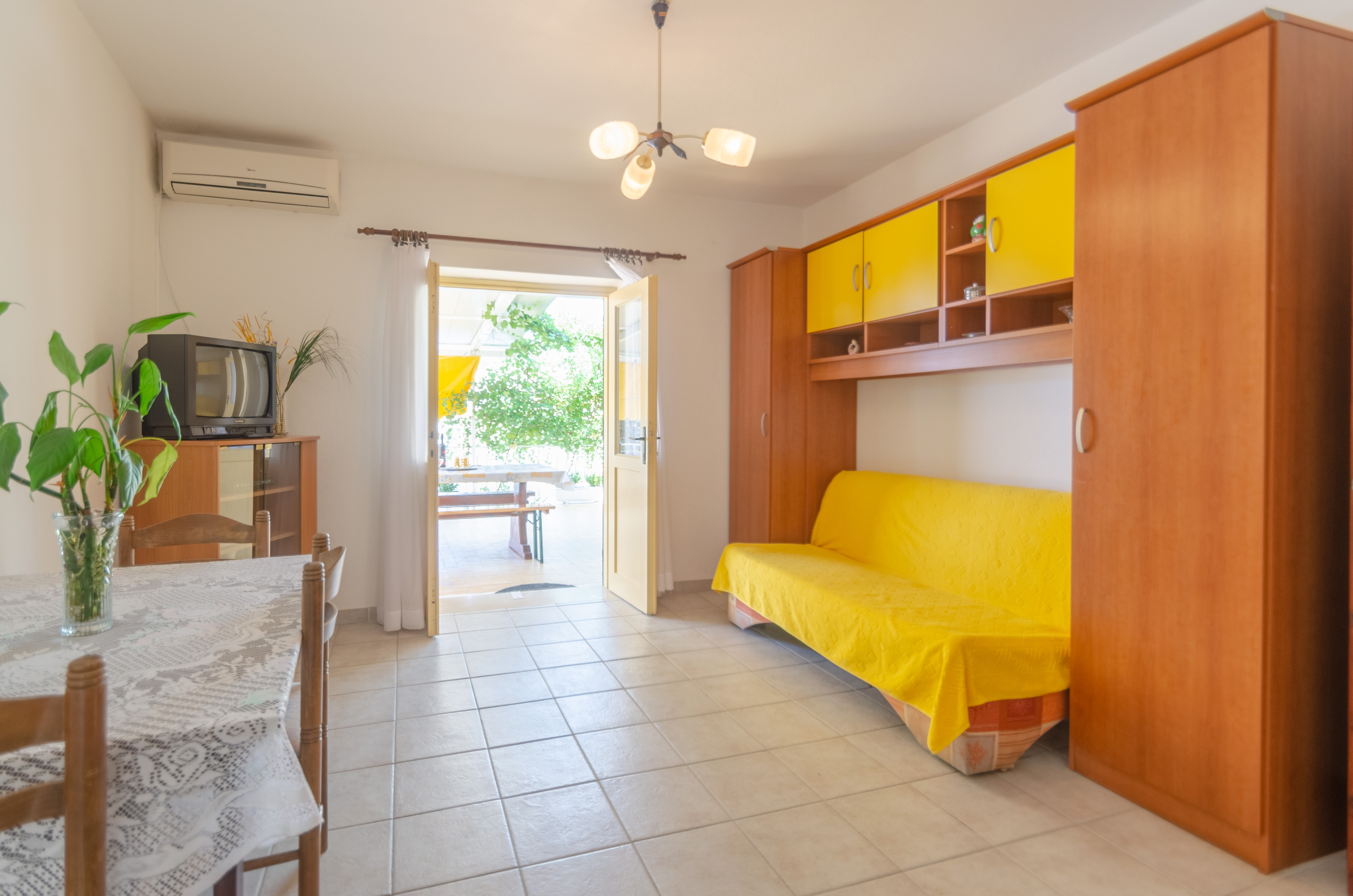 One bedroom apartment near beach Brna, Korčula (A-9162-a)