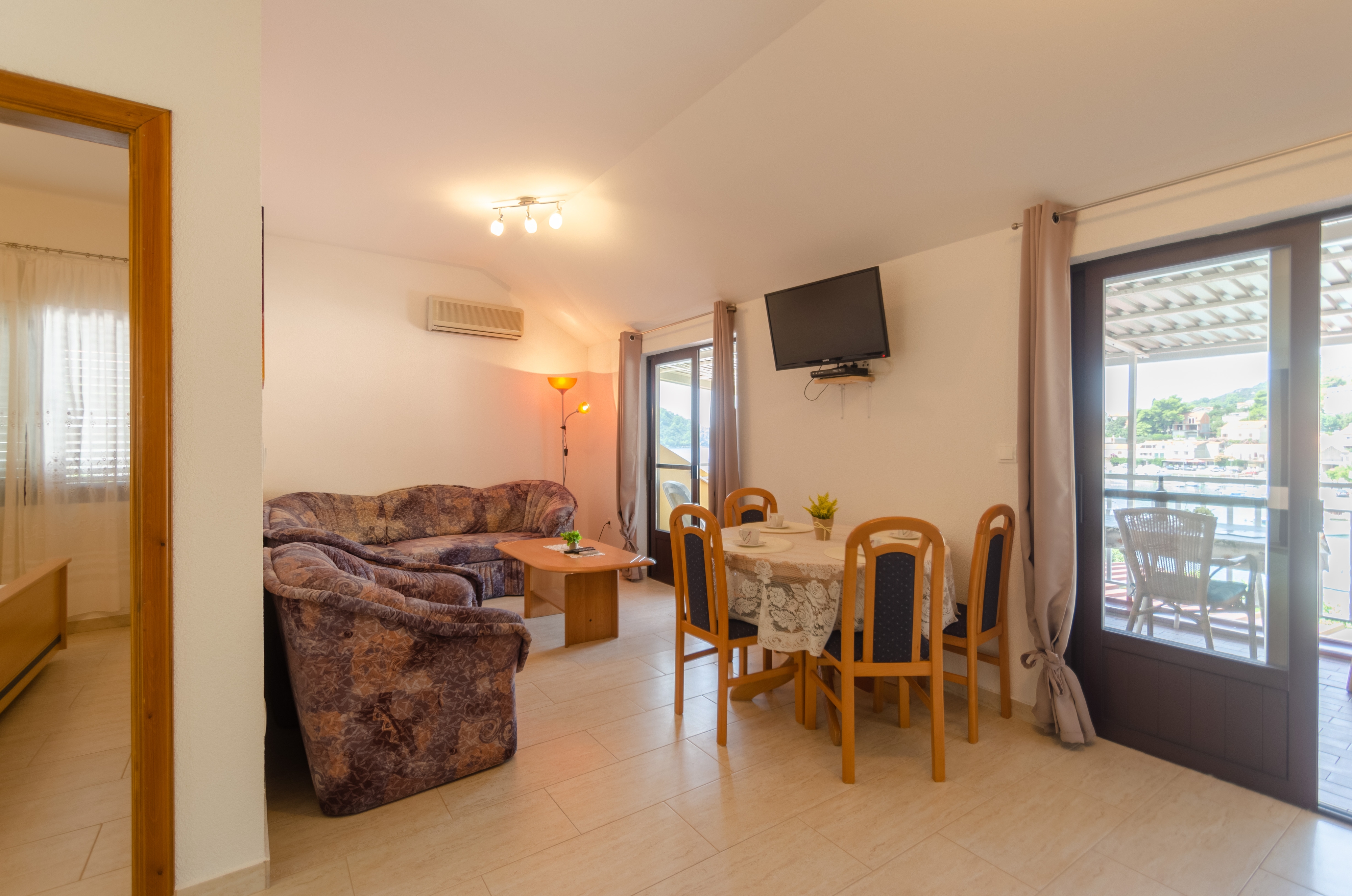 One bedroom apartment near beach Brna, Korčula (A-9162-b)
