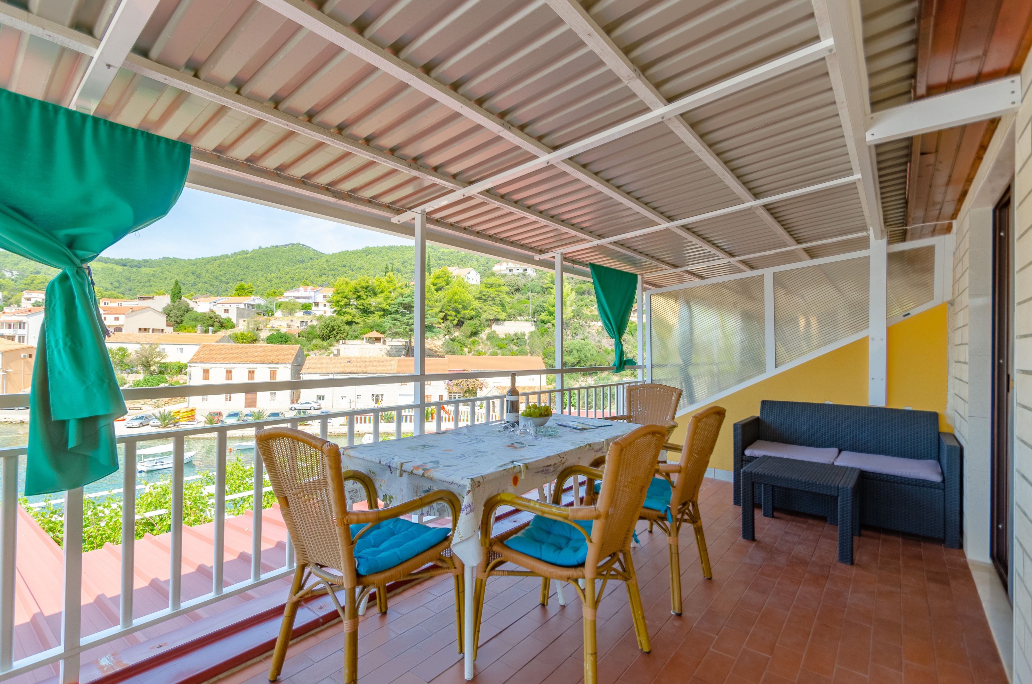 One bedroom apartment near beach Brna, Korčula (A-9162-b)