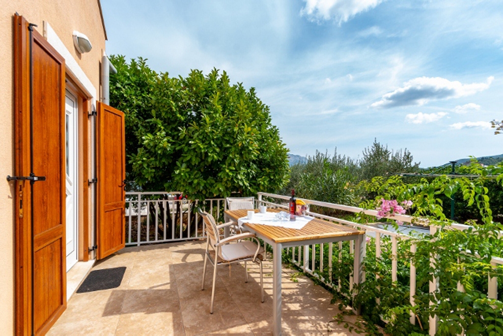 One bedroom apartment near beach Kneža, Korčula  A-a