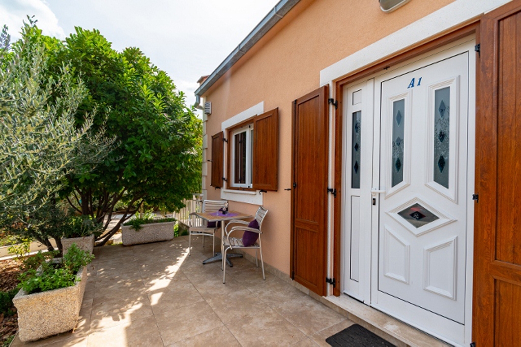 One bedroom apartment near beach Kneža, Korčula  A-a