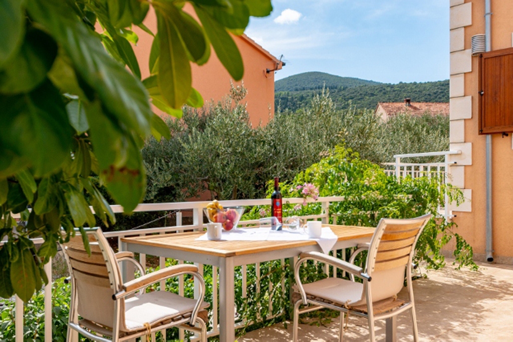 One bedroom apartment near beach Kneža, Korčula  A-a