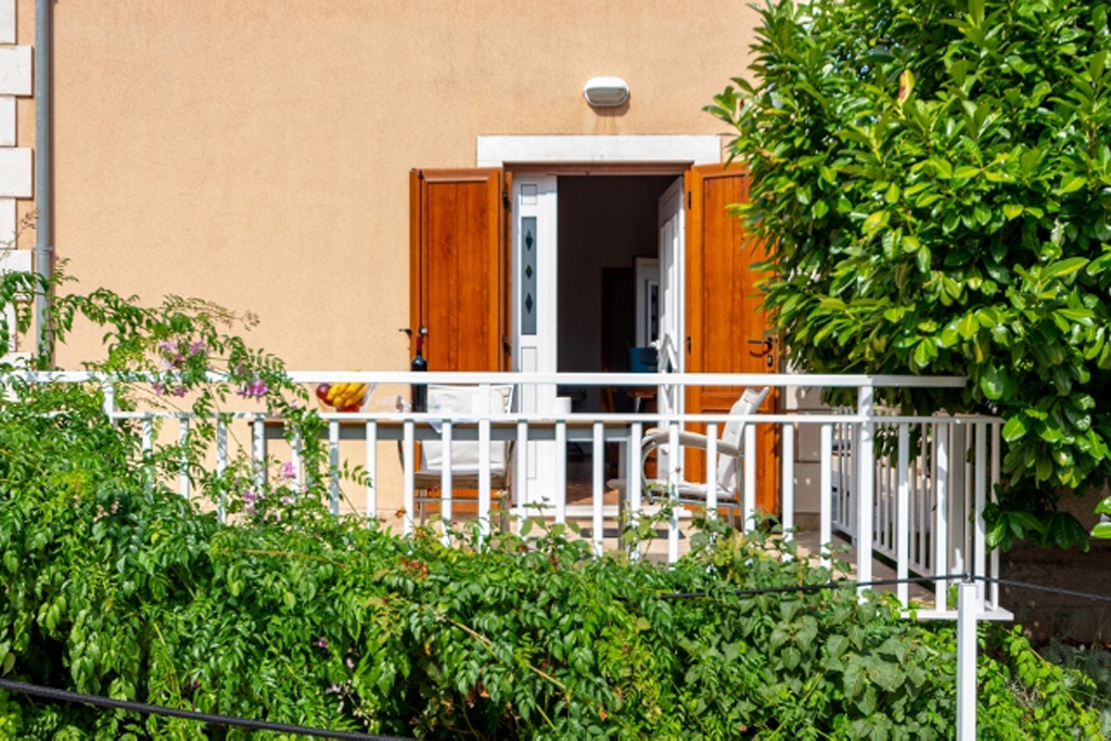 One bedroom apartment near beach Kneža (Korčula) (A-9168-a) One bedroom apartment near beach Kneža (Korčula) (A-9168-a)