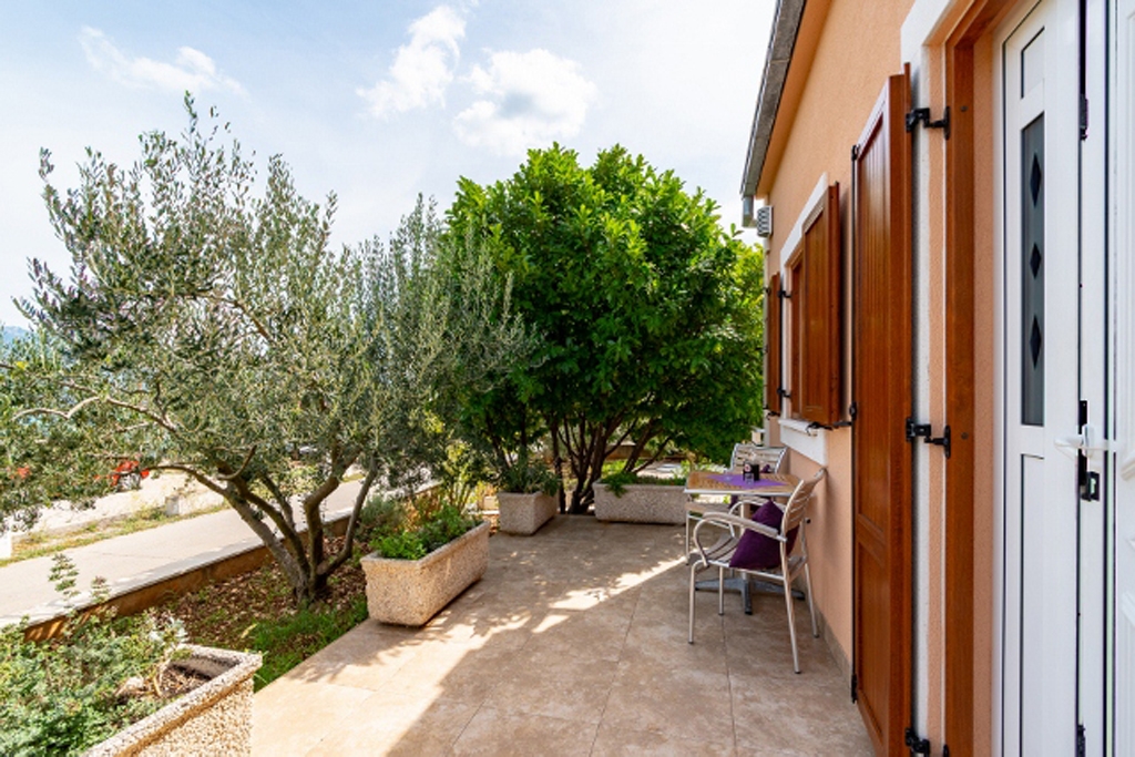 One bedroom apartment near beach Kneža, Korčula  A-a