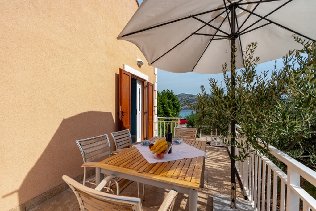 Two bedroom apartment near beach Kneža, Korčula (A-9168-b)