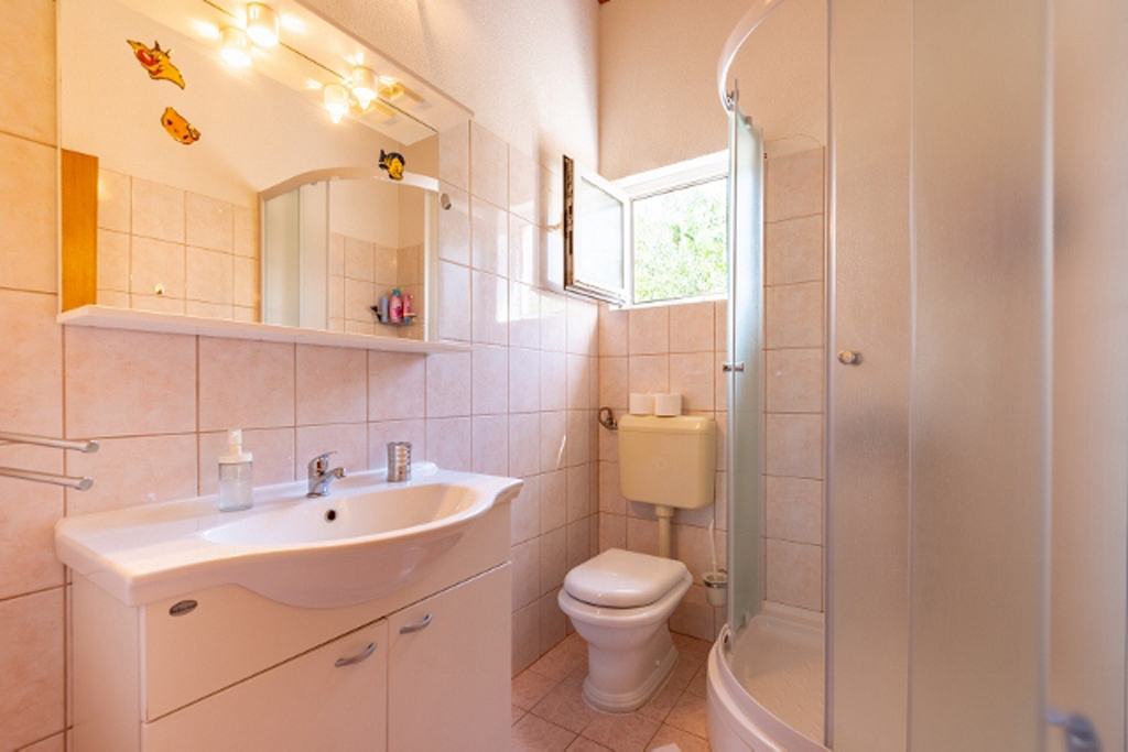 Two bedroom apartment near beach Kneža, Korčula  A-c