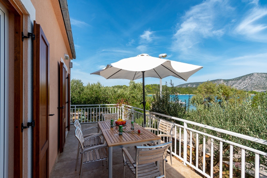 Two bedroom apartment near beach Kneža, Korčula (A-9168-c) Two bedroom apartment near beach Kneža, Korčula (A-9168-c)