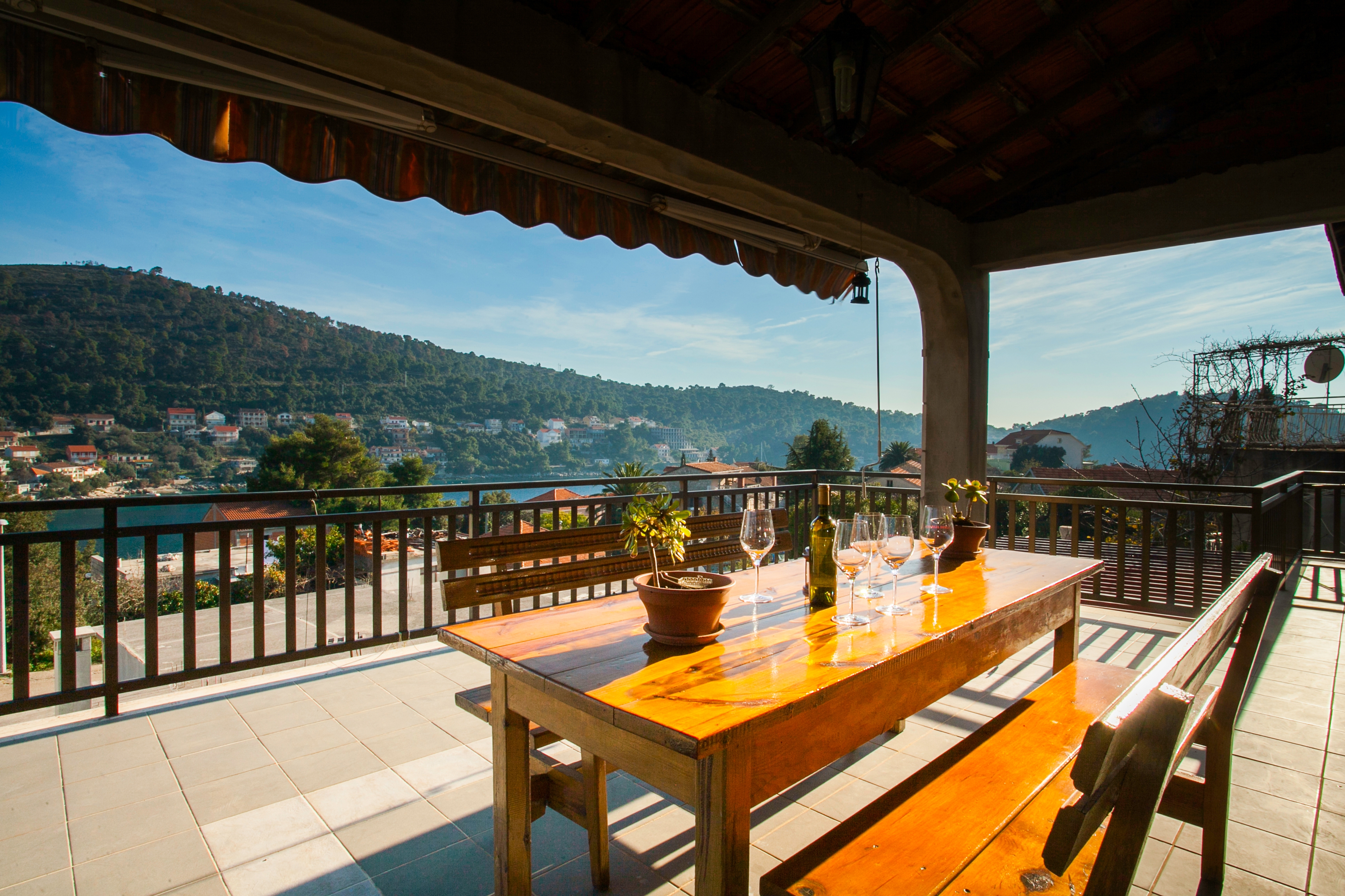 Four-bedroom apartment with terrace Brna, Korčula (A-9188-a) Four-bedroom apartment with terrace Brna, Korčula (A-9188-a)