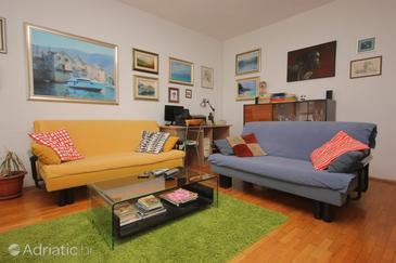 Living room Split, Living room in the apartment, dostupna klima i WIFI.