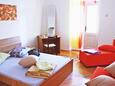 Bedroom 1 Split, Bedroom 1 in the apartment, dostupna klima i WIFI.