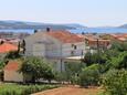 Trogir, Trogir, Объект 9209 - Апартаменты с галечным пляжем.