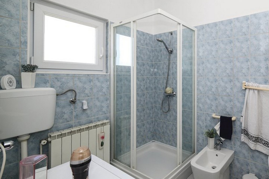 Three bedroom apartment near beach Brodarica, Šibenik  A-a