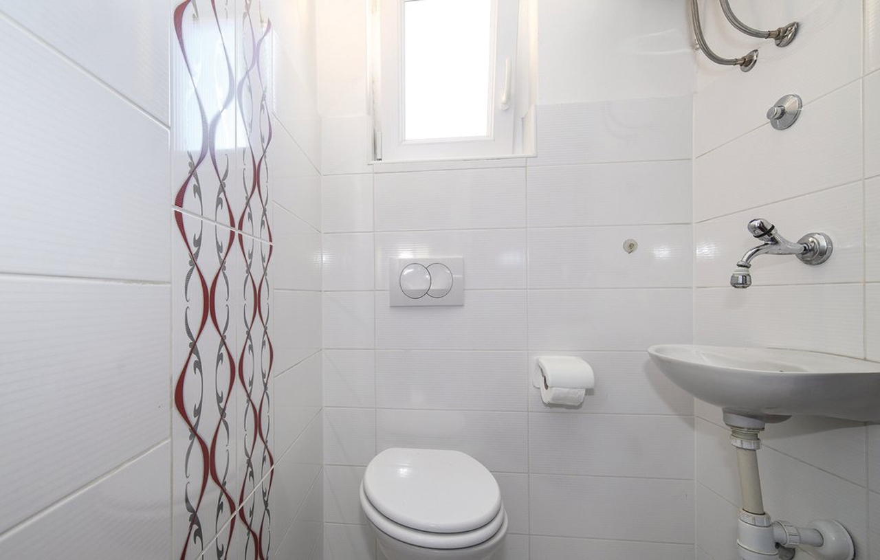 Three bedroom apartment near beach Brodarica, Šibenik  A-a
