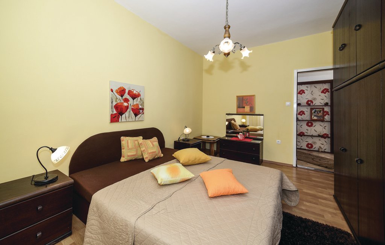Three bedroom apartment near beach Brodarica, Šibenik  A-a