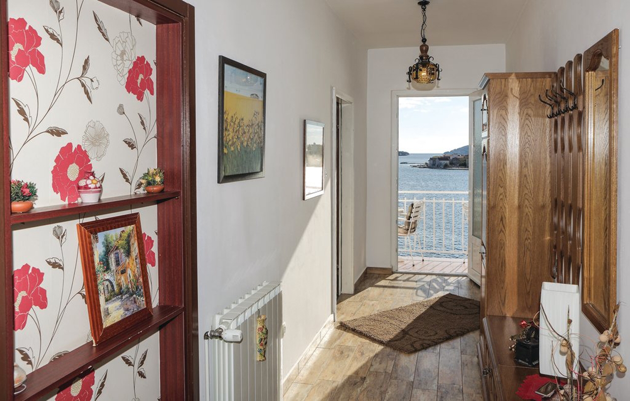 Three bedroom apartment near beach Brodarica, Šibenik  A-a