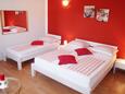 Bedroom Trogir, Bedroom in the apartment, air condition available and WiFi.
